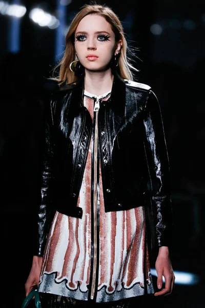 Look 70